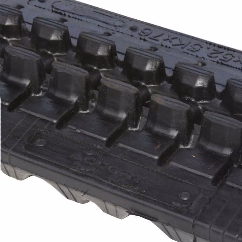 Chenille caoutchouc KOMATSU PC12R-1 AVANCE - 250x52.5Kx76